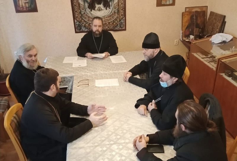 Храмы Миллеровского благочиния принимают гуманитарную помощь для беженцев