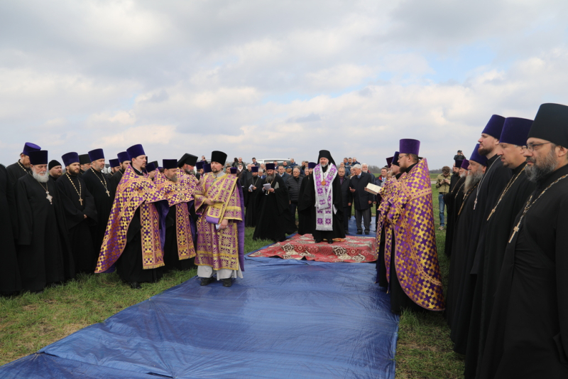 Епископ Симон совершил молебен о донском урожае