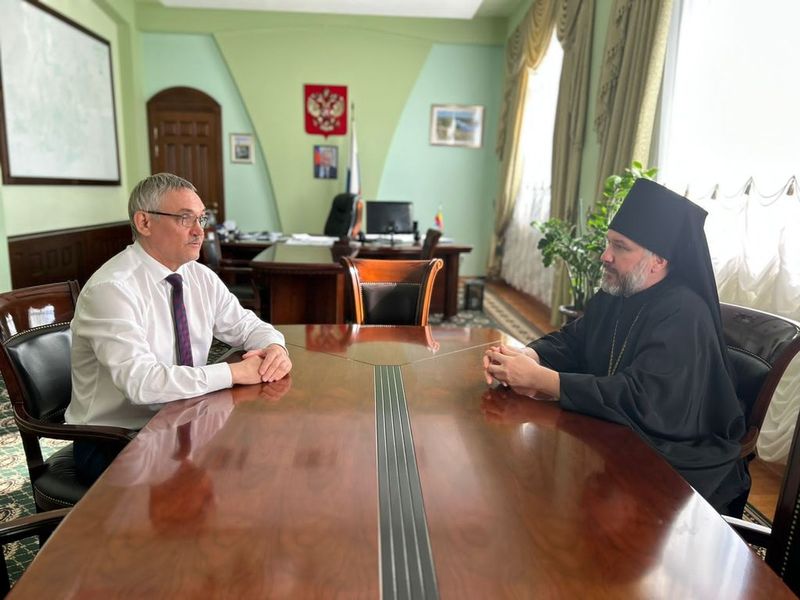 В Администрации города Шахты состоялась рабочая встреча главы Администрации города Андрея Григорьевича Горцевского и епископа Шахтинского и Миллеровского Симона 