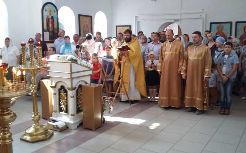 В Троицком храме г. Каменск-Шахтинский совершен молебен перед началом нового учебного года
