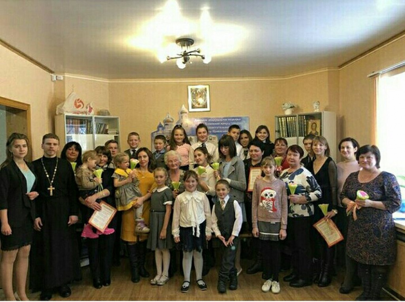 В воскресной школе «Азы Православия» Донецкого Успенского Архиерейского подворья был отмечен День Матери