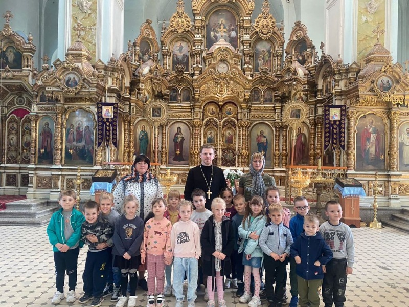 В Свято-Успенский храм станицы Гундоровской для детей проведена экскурсия