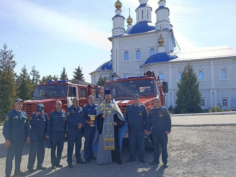 В Донском храме Новошахтинска совершен молебен перед иконой Божией Матери «Неопалимая Купина»