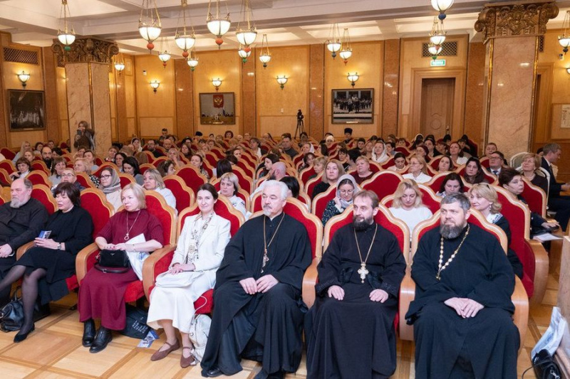 Круглый стол для финалистов Всероссийского конкурса «За нравственный подвиг учителя» 2025 года