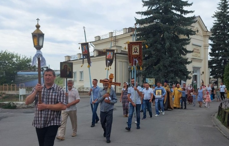 В храме Архангела Михаила ст. Вешенская приняли святыни, движущиеся Крестным ходом из г. Магадана