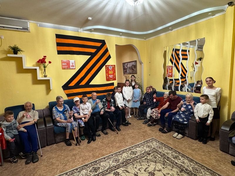 Воспитанники воскресной школы «Азы Православия» поздравили постояльцев дома престарелых и инвалидов станицы Гундоровская   