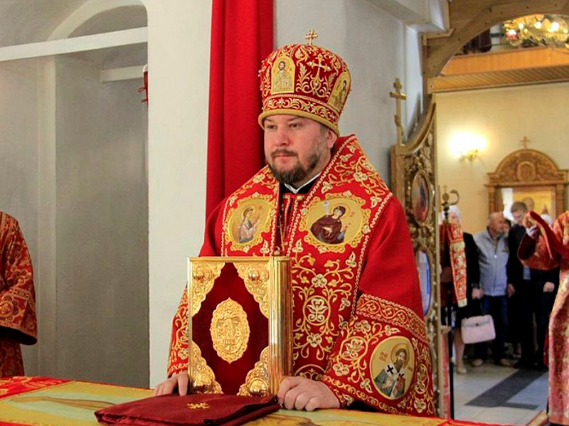 Епископ Шахтинский и Миллеровский Симон возглавил Божественную литургию в храме Донской иконы Божией Матери г. Новошахтинска