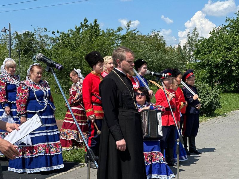 В день памяти святителя Николая Чудотворца в Зверево состоялся праздничный концерт