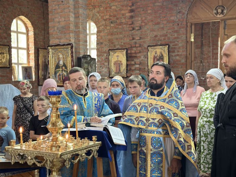 В Никольском храме слободы Кашары отслужили молебен перед началом учебного года