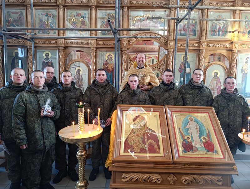 Специализированный батальон ДПС и военнослужащие посетили Донской храм Новошахтинска