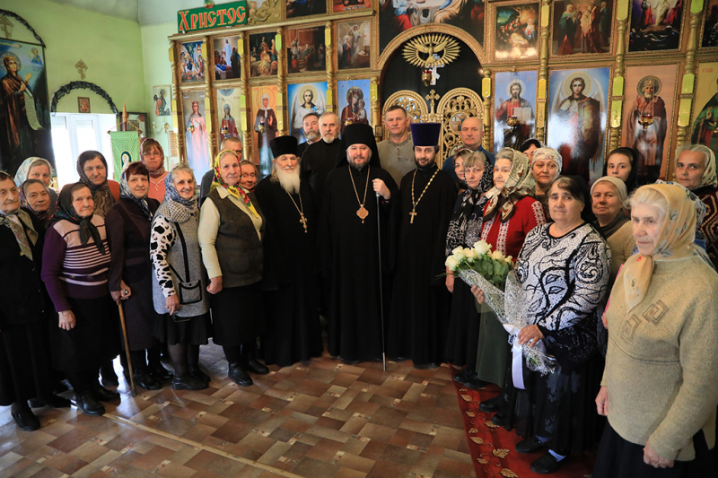 С 80-летним юбилеем и 40-летием со дня хиротонии Преосвященнейший епископ Симон поздравил протоиерея Николая Мельникова, настоятеля храма Вознесения Господня ст. Красюковской