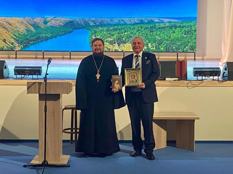 В Донецке прошла встреча с писателем-краеведом