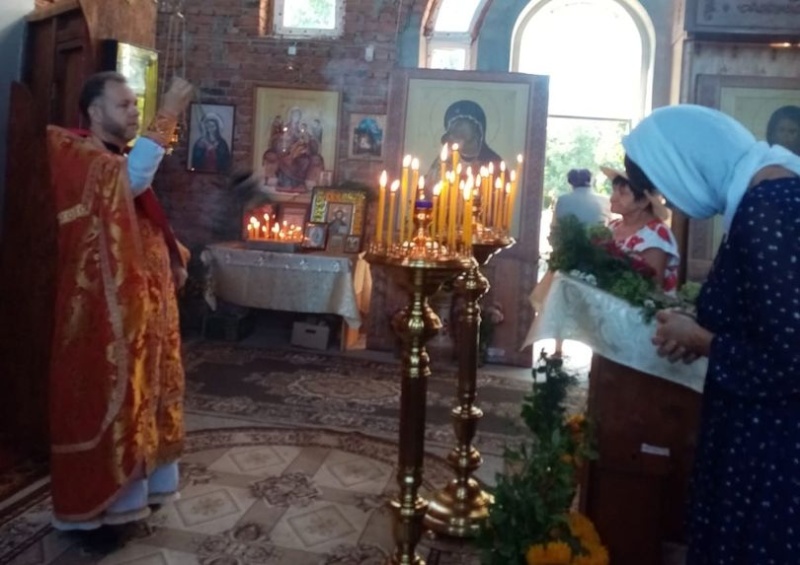 В день памяти святых мучеников Адриана и Наталии в х. Арпачин Багаевского благочиния приход отметил престольный праздник