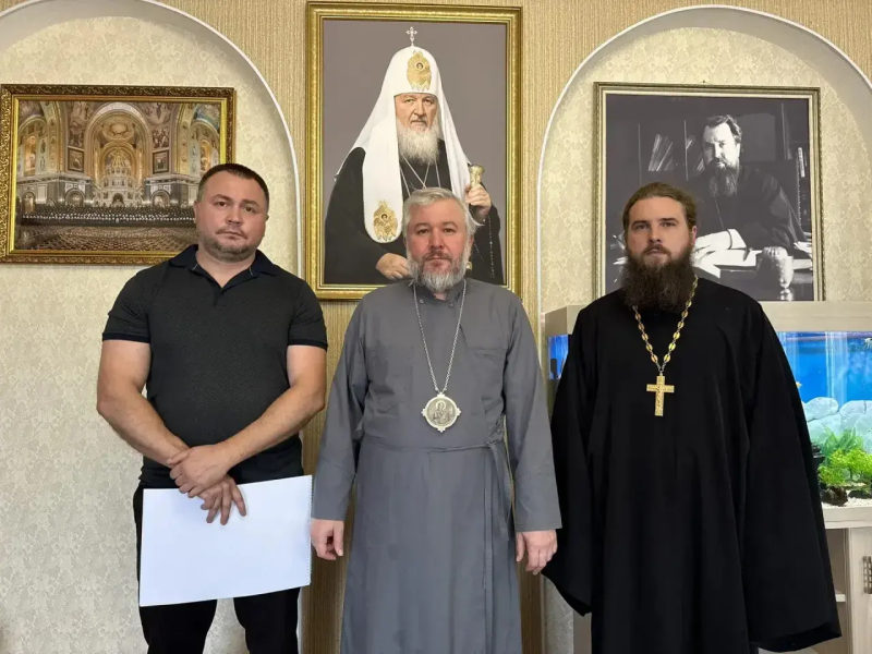 Преосвященнейший епископ Симон обсудил с настоятелем проект росписи храма в честь Архистратига Михаила города Новошахтинска