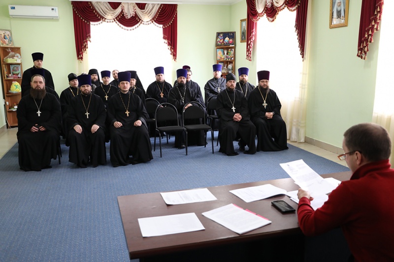 Очередные занятия курсов повышения квалификации для духовенства епархии посвящены вопросам приходского делопроизводства