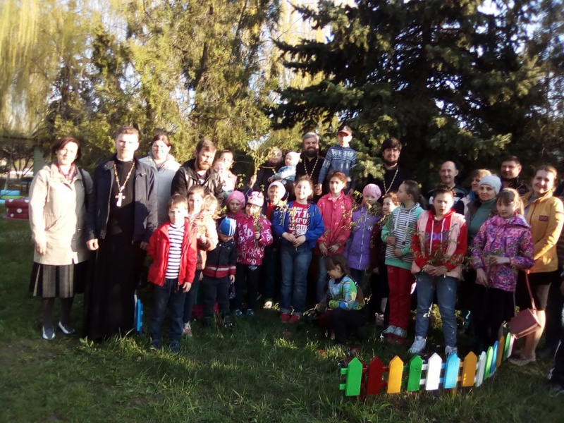 Для воспитанников воскресных школ Донецкого благочиния и их родителей была организована поездка на базу отдыха