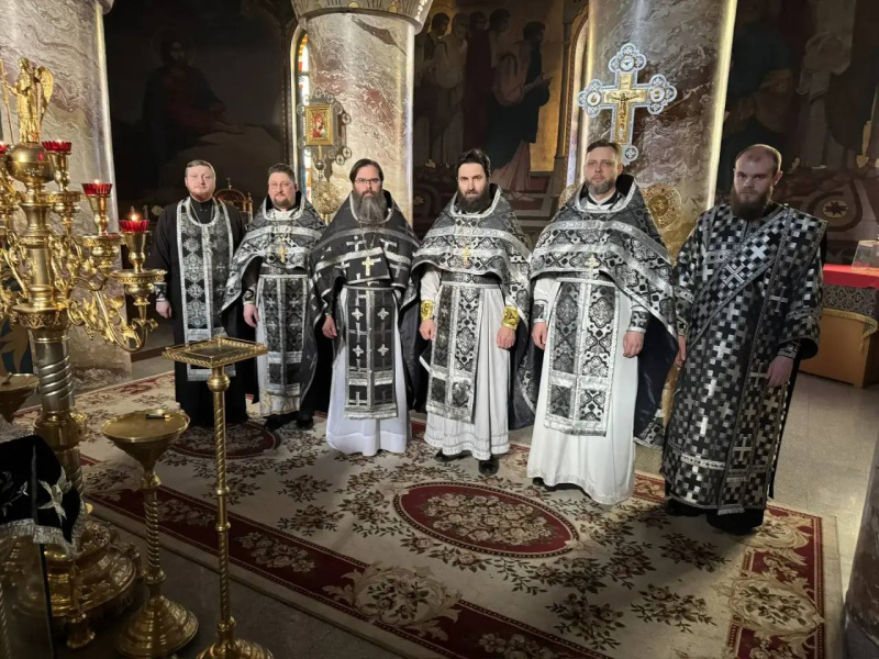 В Покровском кафедральном соборе города Шахты проходит богослужебная практика священнослужителей Шахтинской епархии