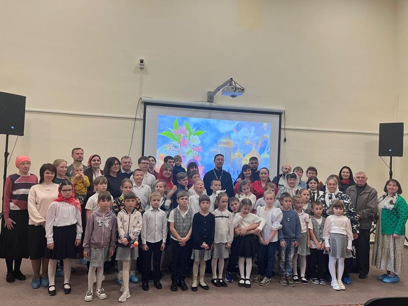 В воскресной школе при храме Архистратига Михаила станицы Вешенской состоялся Пасхальный концерт