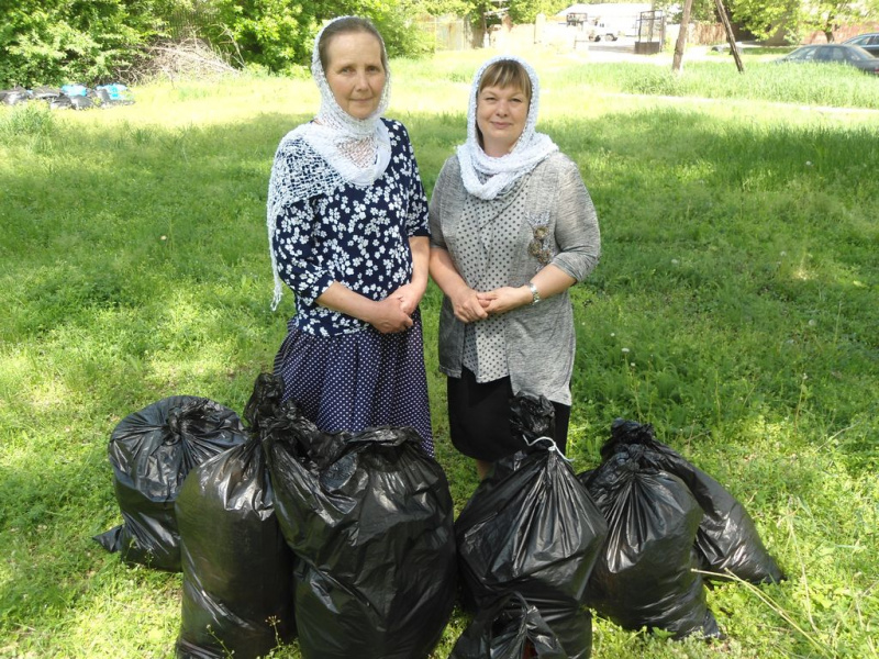 Добровольцы «Общины Милосердия» при храме в честь Почаевской иконы Божией Матери города Каменск-Шахтинский в очередной раз собрали и передали нуждающимся вещи