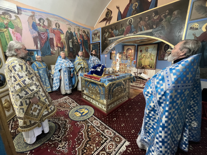 В престольный день епископ Симон совершил Божественную литургию в храме в честь Казанской иконы Божией Матери