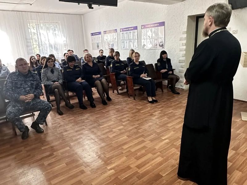 Благочинный Зверево-Никольского округа провёл беседу с сотрудниками ИК-1 посёлка Трудовой о профилактике суицидов