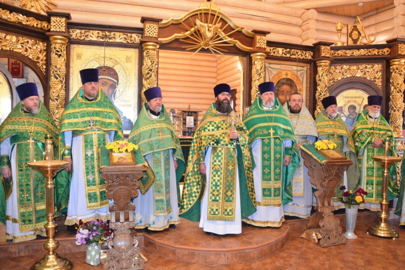 Соборным богослужением приход храма в честь преподобного Сергия Радонежского хутора Старая Станица отметил престольный праздник