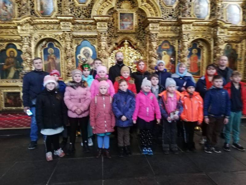 Воспитанники воспитанников воскресных школ «Азы Православия» и «Светочь» совершили поездку в Новочеркасск и Старочеркасск