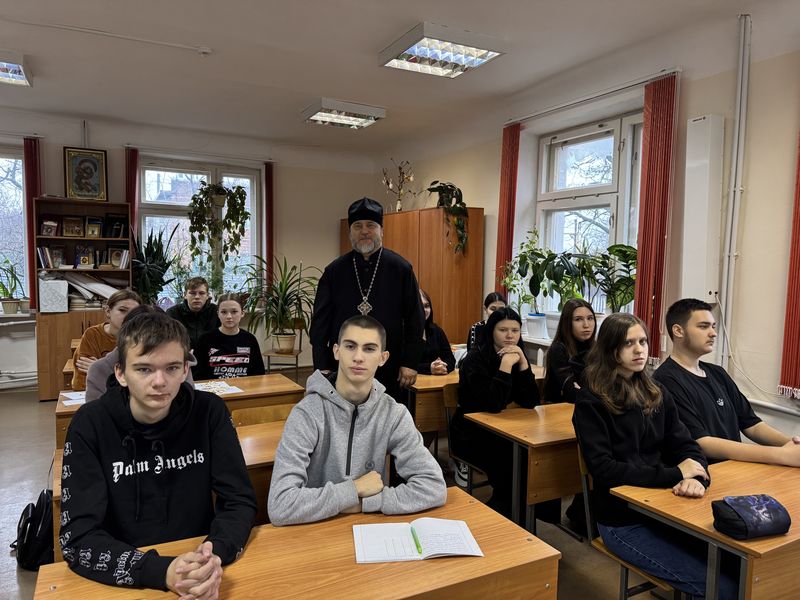 Иеромонах Димитрий (Яроцкий) посетил воспитанников Казачьего Кадетского Миллеровского техникума