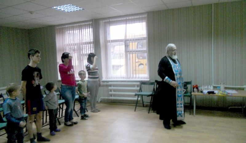 Священник с пастырским визитом посетил Шахтинский центр помощи детям №3