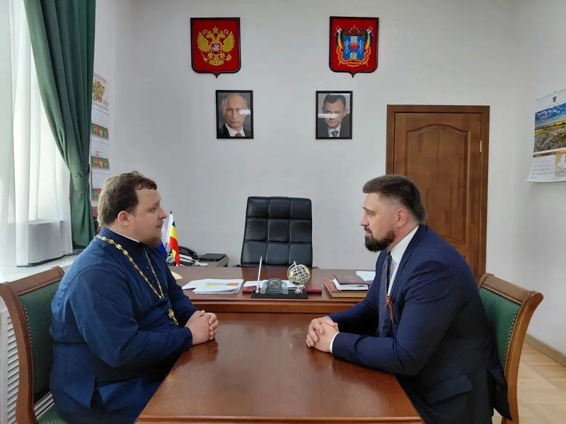 В администрации Каменского района прошла рабочая встреча главы района и благочинного