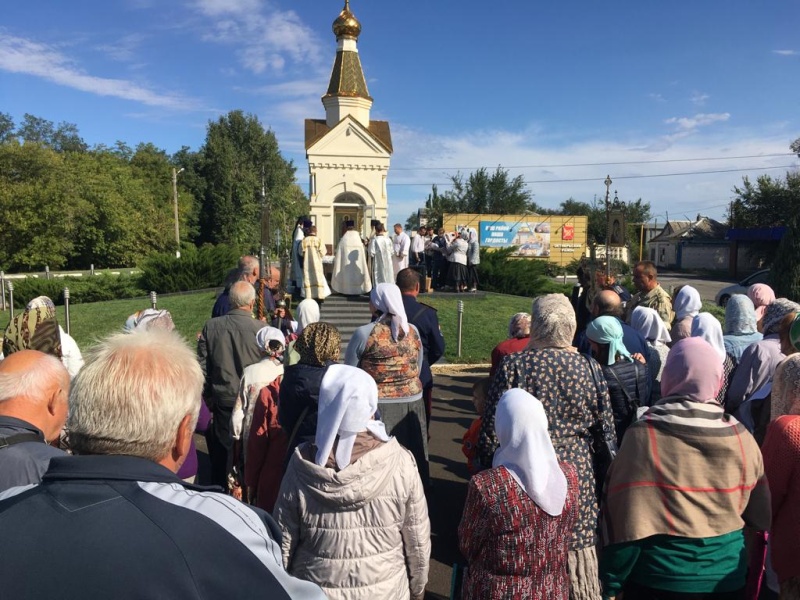 Соборное богослужение в храме п. Каменоломни и крестный ход прошли в день воспоминания чуда, совершенного Архангелом Михаилом в Хонех