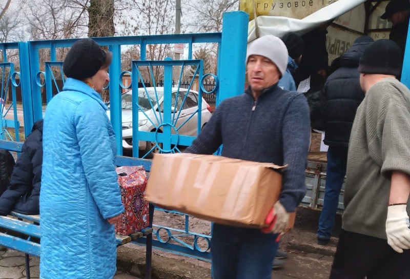 В рамках межъепархиального сотрудничества из разных регионов страны в Шахтинскую епархию поступают гуманитарные грузы для оказания помощи вынужденным переселенцам из Донбасса
