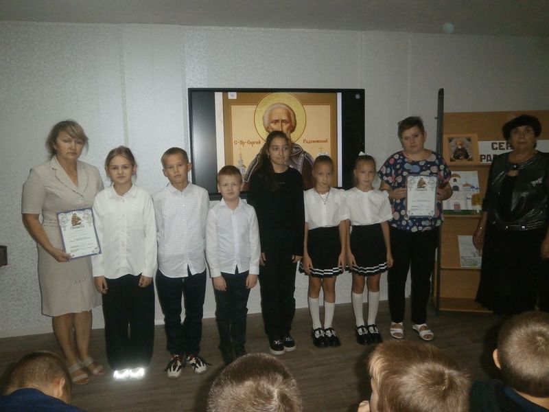 Нам есть, чем светильники памяти возжечь