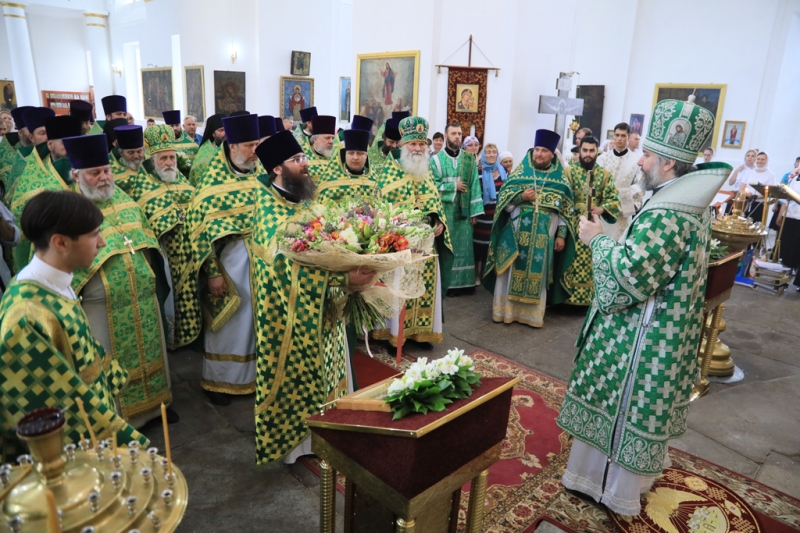 В восьмую годовщину архиерейской хиротонии Преосвященнейший епископ Симон совершил Божественную литургию в храме Успения Пресвятой Богородицы станицы Калитвенской