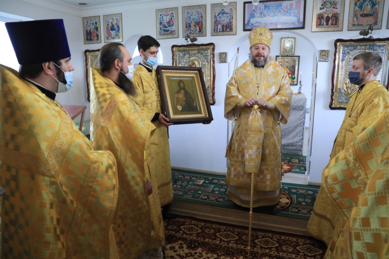 Преосвященнейший епископ Симон совершил чин великого освящения храма в честь Святой Троицы слободы Криворожье Миллеровского района и возглавил Божественную литургию в новоосвященном храме