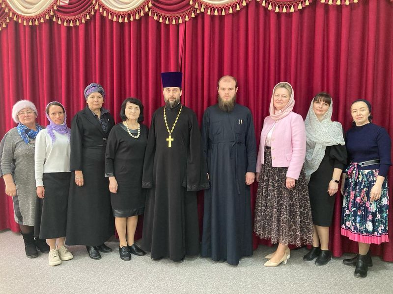 В Шахтинской епархии прошла рабочая встреча руководителей воскресных школ с председателем ЕОРОиК