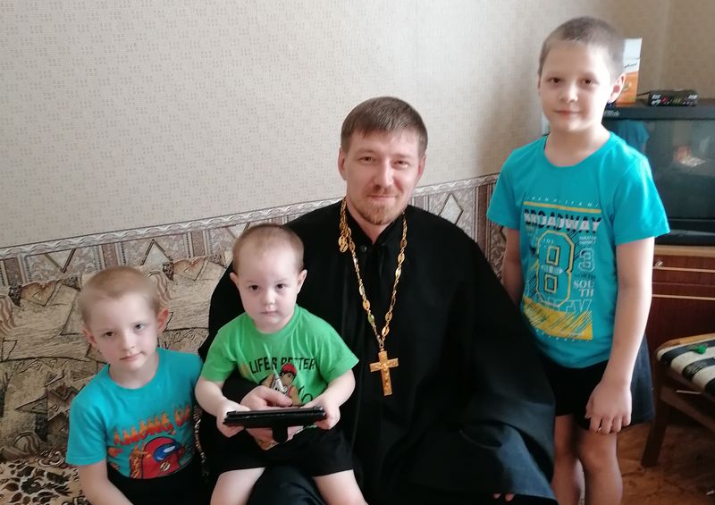 В ПРВ в гостинице «Химик» г. Каменск-Шахтинский совершается духовное окормление вынужденных переселенцев из Донбасса