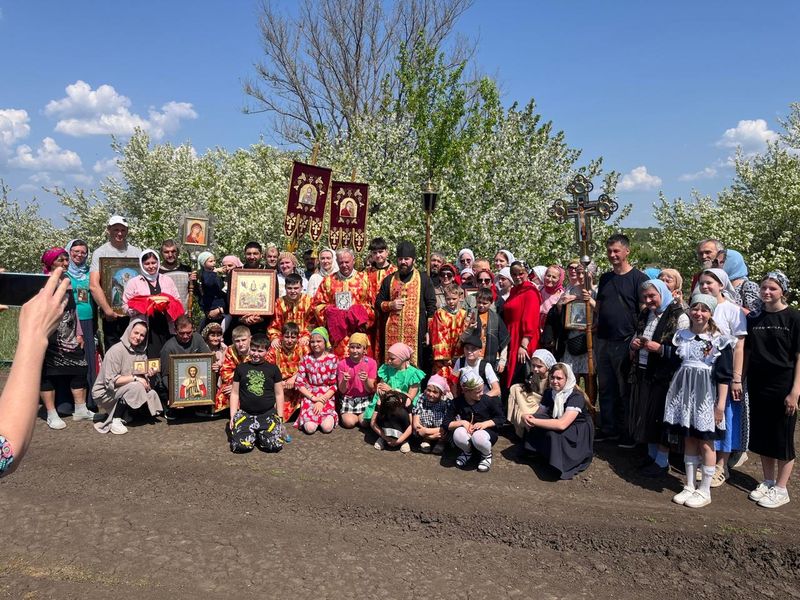 В праздник иконы Божией Матери «Живоносный Источник» в Миллеровском районе состоялся крестный ход
