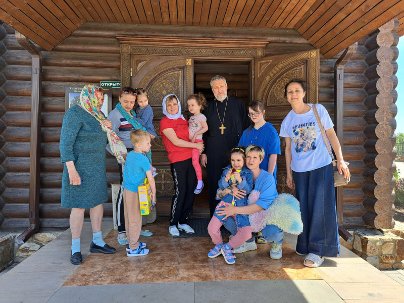 Таинство Крещения особенных детей из Донбасса, участников епархиальной программы помощи инвалидам, состоялось в храме преподобного Сергия Радонежского х. Старая Станица