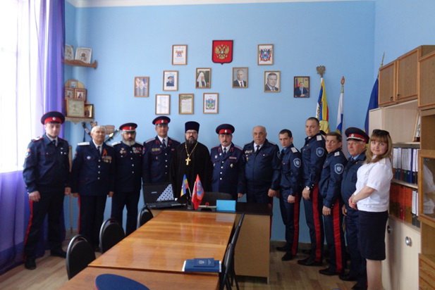 Духовник Донецкого округа ВКО ВВД принял участие в торжественном вручении казачьих удостоверений казакам юртового казачьего общества «Сулинский юрт»