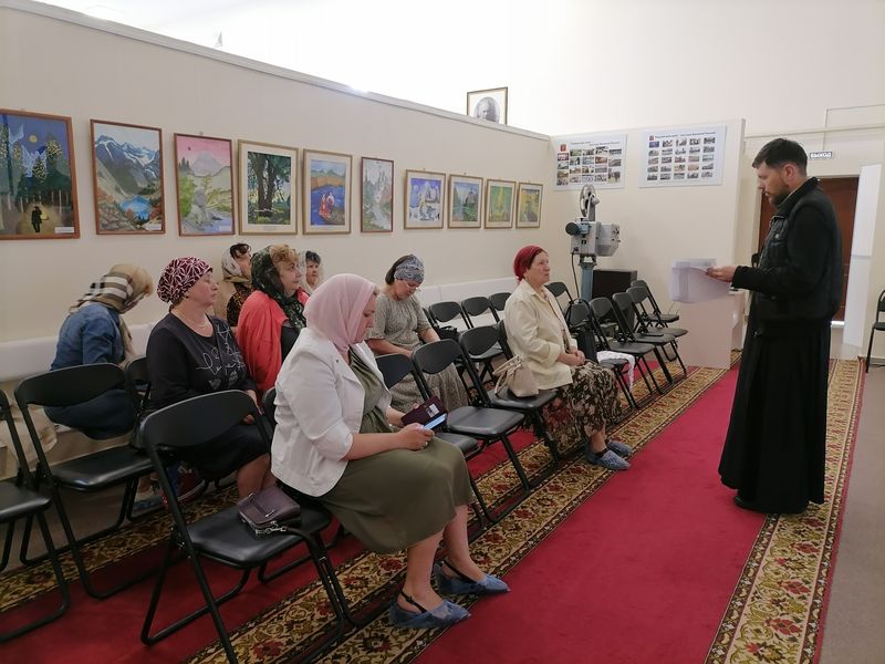 В храме Архистратига Михаила станицы Вешенской прошли очередные занятия по изучению Священного Писания