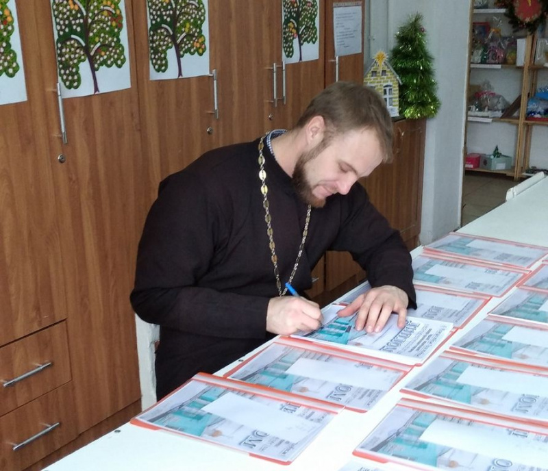 В Гуково подвели итоги Общегородского конкурса православного творчества «Свет Рождественской звезды»