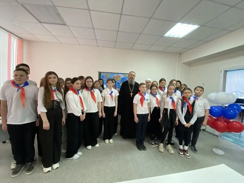 Год единства народов России торжественно открыли в Волченской школе