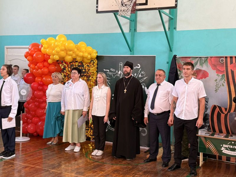 Торжественная линейка, посвящённая Дню знаний, прошла в МБОУ СОШ №14 города Шахты  