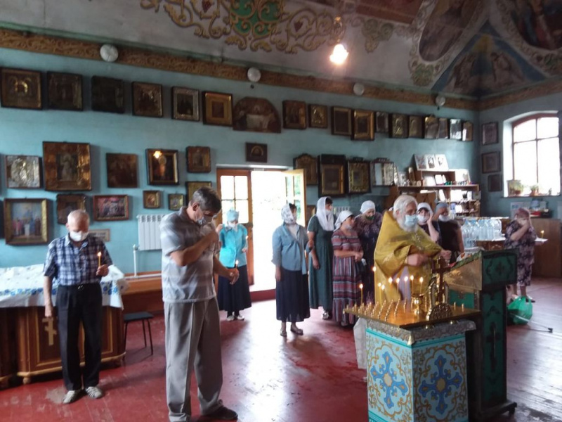 В День памяти и скорби в храме Вознесения Господня г. Шахты молитвенно почтили память погибших в годы Великой Отечественной войны