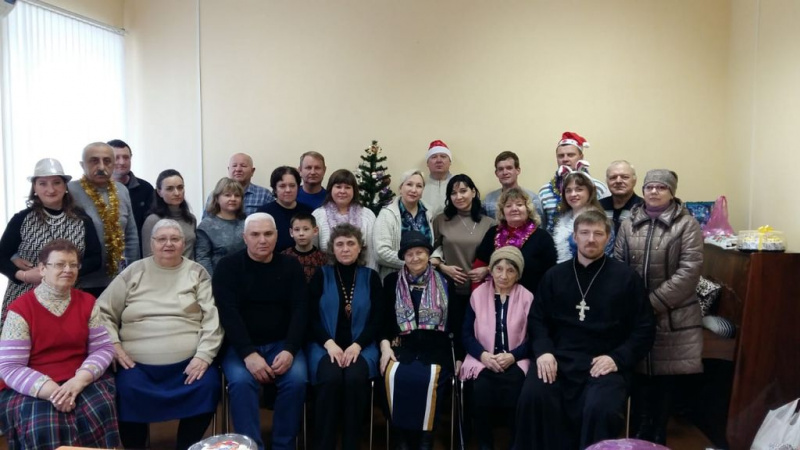 В г. Каменск-Шахтинский прошла новогодняя елка для инвалидов по слуху. В мероприятии принял участие иерей Владимир Щербаков