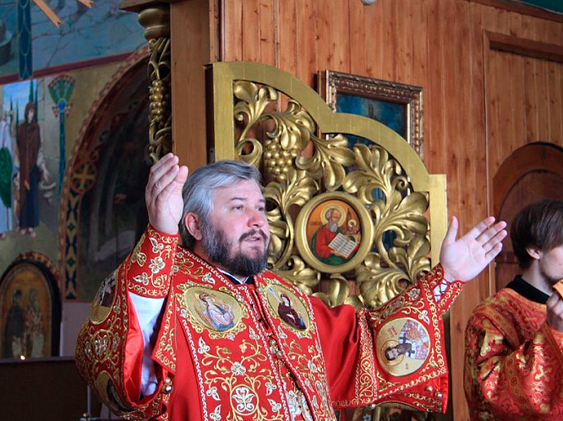 Преосвященнейший епископ Симон в день Радоницы совершил Божественную литургию в Покровском кафедральном соборе г. Шахты