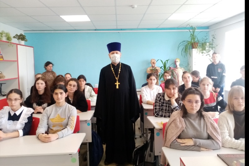 «Духовный смысл Пасхи». В первый день страстной седмицы в Усьманской школе прошел урок ОПК в 8-9 классах