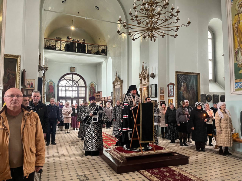 Чтение Великого покаянного канона преподобного Андрея Критского в Донецком Успенском архиерейском подворье ст. Гундоровской во вторник первой седмицы Великого поста