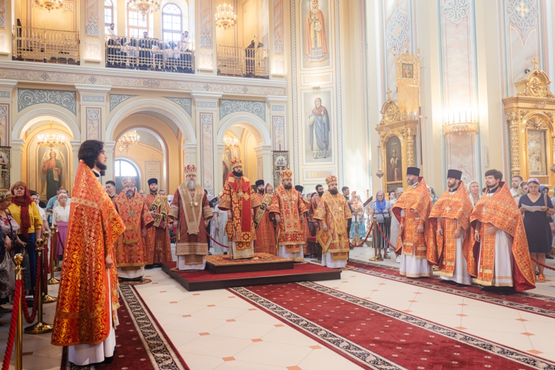 Преосвященнейший епископ Симон сослужил председателю Отдела внешних церковных связей Московского Патриархата митрополиту Антонию в Кафедральном соборе Рождества Пресвятой Богородицы города Ростова-на-Дону